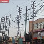 इंजीनियर साहब! इतनी भी सुध नहीं आई, हाईटेंशन लाइन के नीचे स्ट्रीट लाइट ac6f11872061371d4b3d4b10891f537f