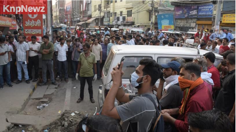 चारों का हत्यारा सिर्फ एक व्यक्ति, या कहानी में और भी किरदार?