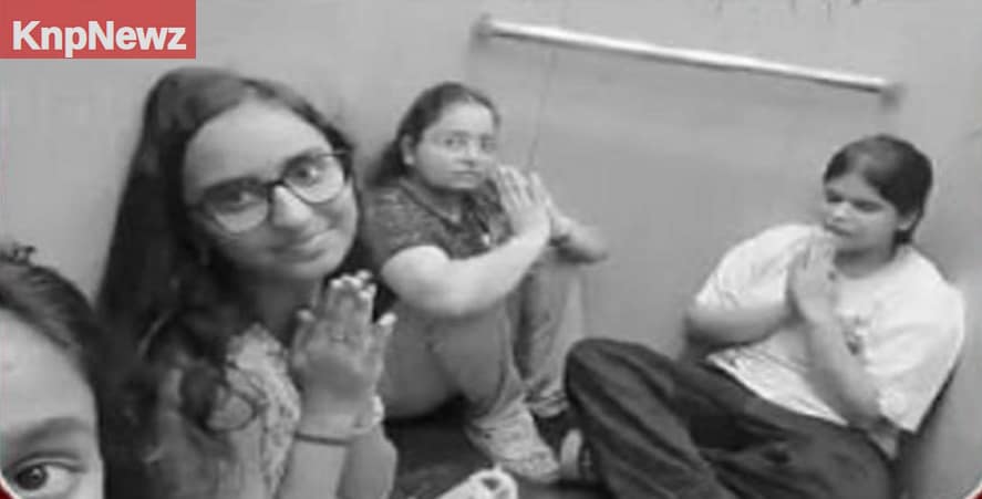 ग्रेटर नोएडा की सोसायटी में थम गई लिफ्ट, 30 मिनट तक फंसे रहे 4 बच्चे... हनुमान चालीसा बनी हिम्मत का सहारा 6 ग्रेटर नोएडा की सोसायटी में थम गई लिफ्ट, 30 मिनट तक फंसे रहे 4 बच्चे... हनुमान चालीसा बनी हिम्मत का सहारा